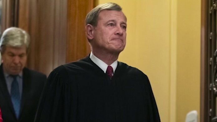 Roberts drifts away from conservative bloc, angering Republicans and exciting the left