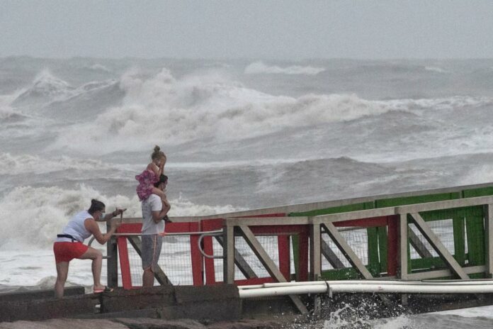 Tropical Storm Hanna threatens flash floods on COVID-hit Texas coast