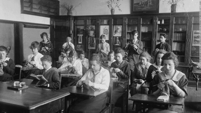 Here’s what happened when students went to school during the 1918 pandemic