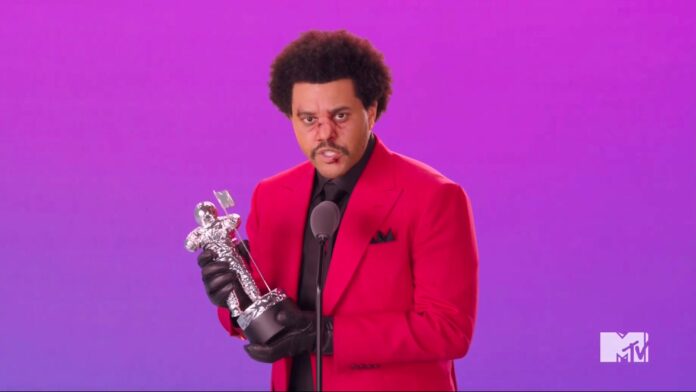 The Weeknd appears at VMAs appearing looking like he broke his nose