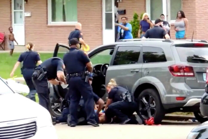 Video shows cops shoot black Wisconsin man as he gets into car