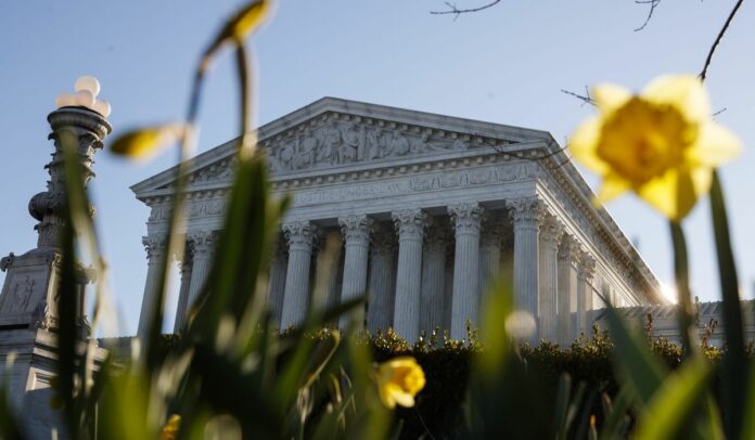 Supreme Court fight fires up campaign