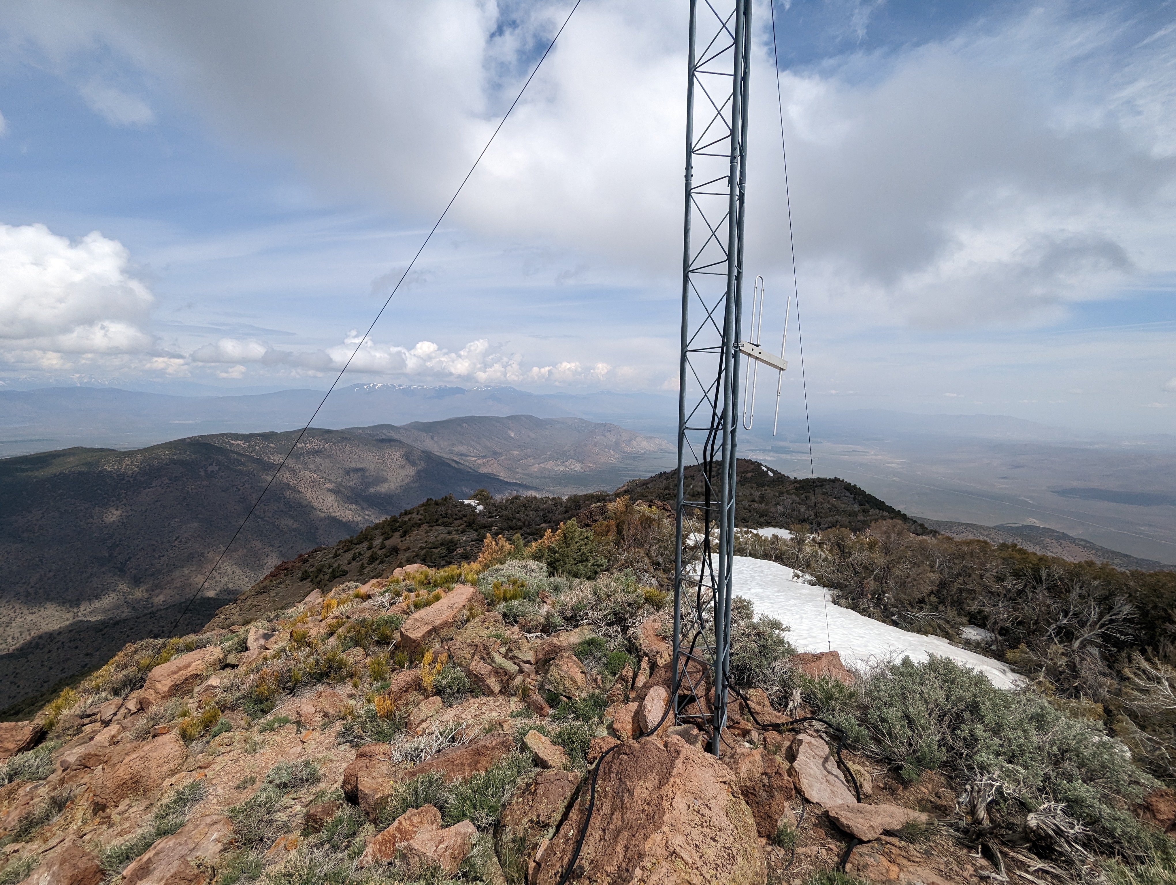 Communication tower at the summit, I&rsquo;m not convinced it&rsquo;s still operational